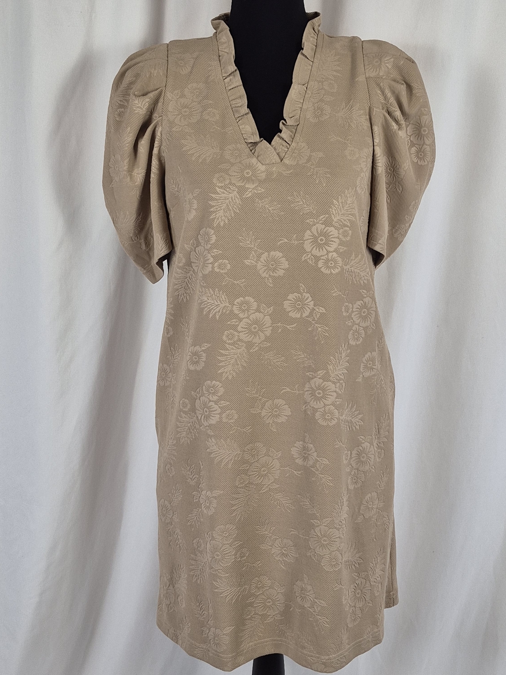 Oddi Beige Floral Jacquard Ruffled V-Neck Puff-Sleeve Mini Shift Dress - Size M